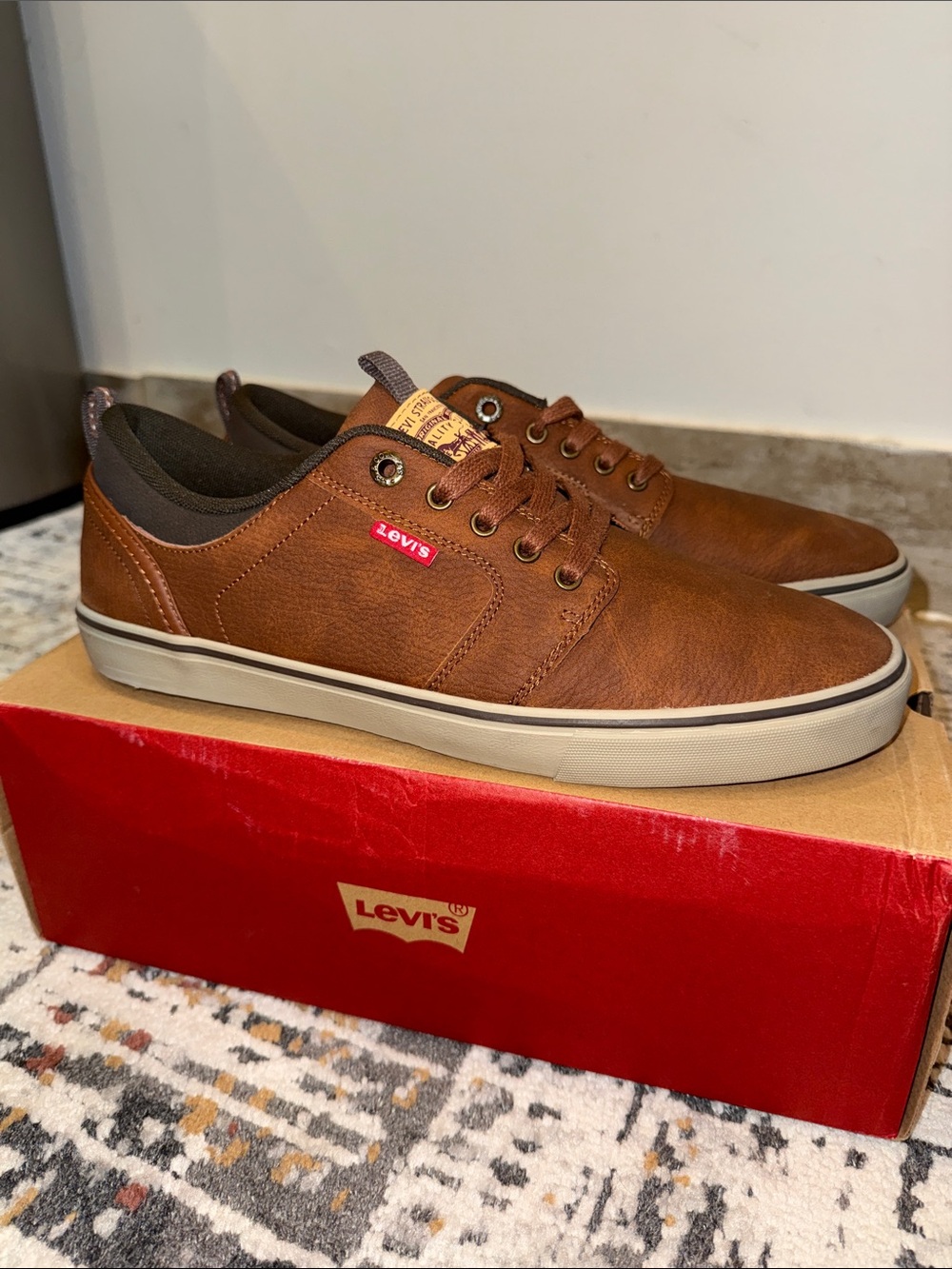 (Men’s size 11 us)Brand new Levi's Men's Chestnut Brown Low-Top Lace-Up Sneaker